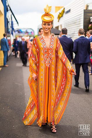 Photo by <a href="https://www.thetrendspotter.net/about"rel="nofollow" target="_blank">Colin Gold</a> Melbourne Cup 2014 Street Style