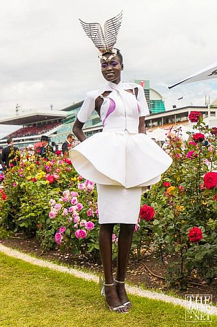 Photo by <a href="https://www.thetrendspotter.net/about"rel="nofollow" target="_blank">Colin Gold</a> Melbourne Cup 2014 Street Style