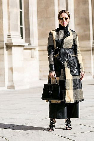 Photo by <a href="http://www.fashionwirepress.com" rel="nofollow" target="_blank">FashionWirePress</a>
