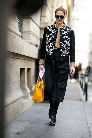 Photo by <a href="http://www.fashionwirepress.com" rel="nofollow" target="_blank">FashionWirePress</a>