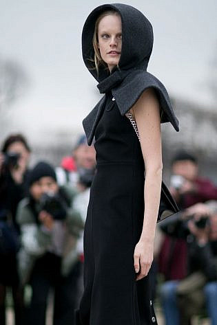 Photo by <a href=" http://bit.ly/1OkDrPJ" rel="nofollow" target="_blank">Vincenzo Grillo</a> Models off Duty Paris Fashion Week AW 2015