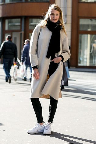 Photo by <a href=" http://bit.ly/1OkDrPJ" rel="nofollow" target="_blank">Vincenzo Grillo</a> Models off Duty Paris Fashion Week AW 2015