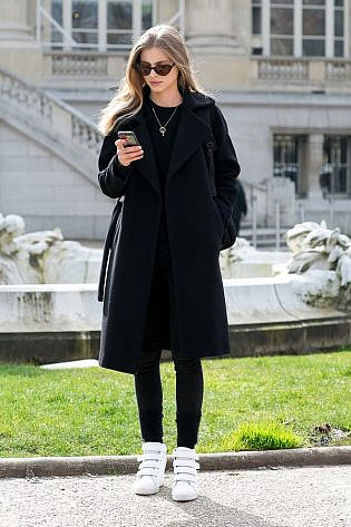 Photo by <a href=" http://bit.ly/1OkDrPJ" rel="nofollow" target="_blank">Vincenzo Grillo</a> Models off Duty Paris Fashion Week AW 2015