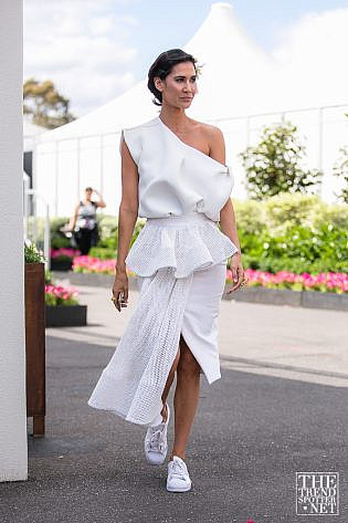 Lindy Klim Derby Day Street Style