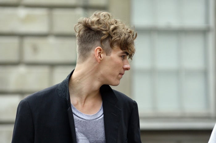 Featured image of post Curly Mens Undercut Long Hair