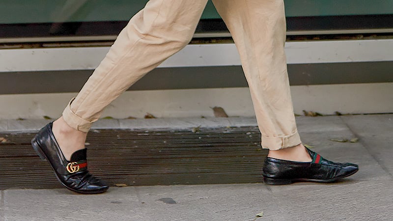 beige loafers outfit