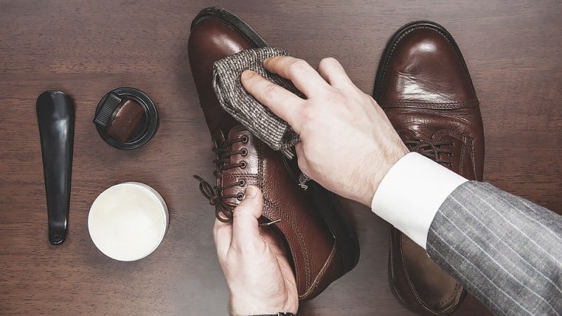 A Man's Guide Cleaning, Shining Polishing Shoes - The Trend Spotter