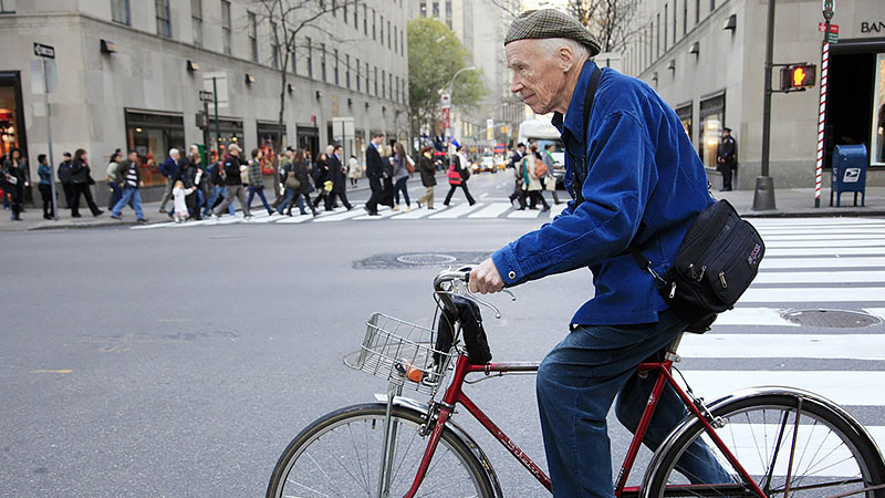 World Pays Tribute to Legendary Fashion Photographer Bill Cunningham