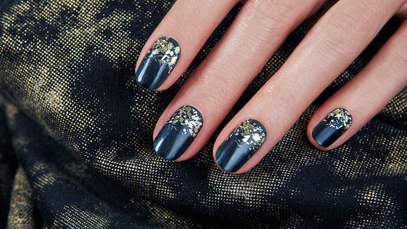 nail design with gold flakes