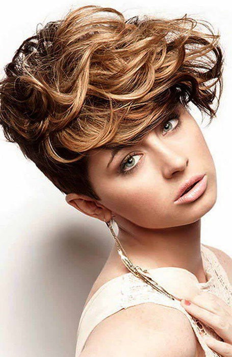 35 Easy Hairstyles & Haircuts for Short Curly Hair - The Trend Spotter