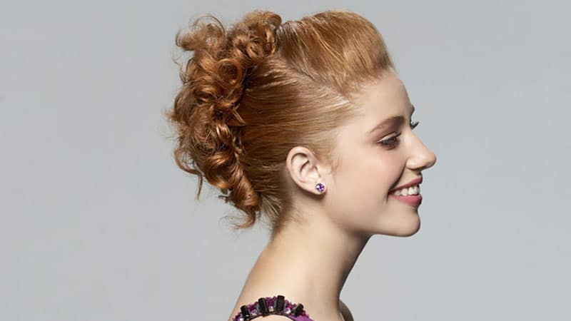 50 Stunning Prom Hairstyles To Copy In 2020 The Trend Spotter