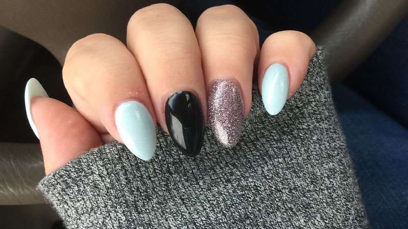 Almond Shaped Accent Nails