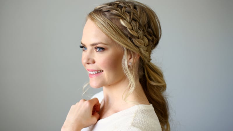 50 Stunning Prom Hairstyles To Copy In 2020 The Trend Spotter