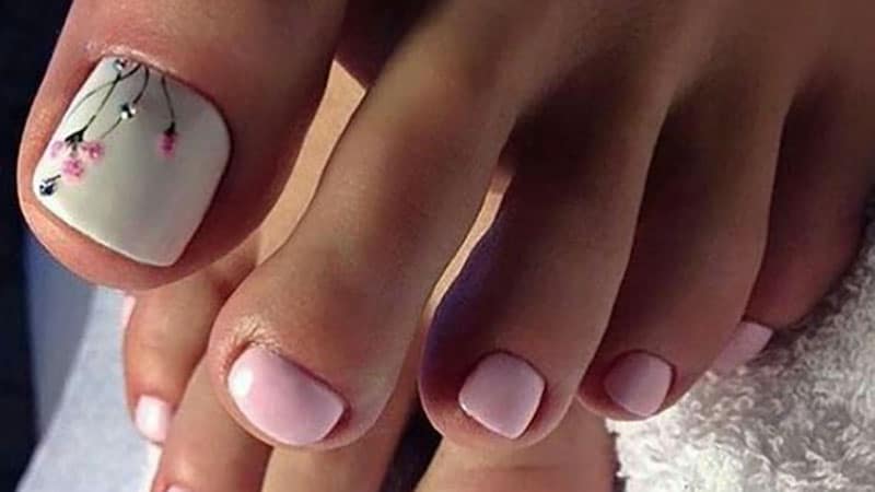 20 Cute And Easy Toenail Designs For Summer The Trend Spotter