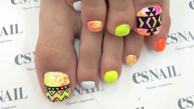 20 Cute And Easy Toenail Designs For Summer The Trend Spotter