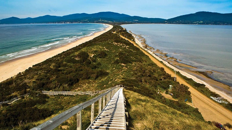 The-Neck-Bruny-Island-Tourism-Tasmania-and-Scott-Sporleder