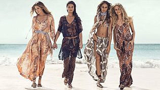 10 Beach Outfit Ideas for Summer-