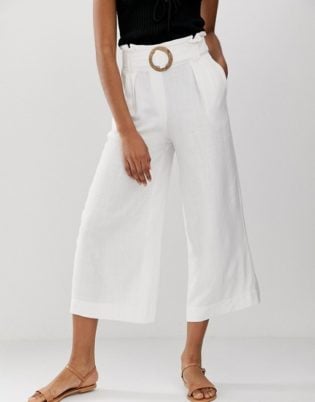 New Look Buckle Detail Cropped Pants in bianco