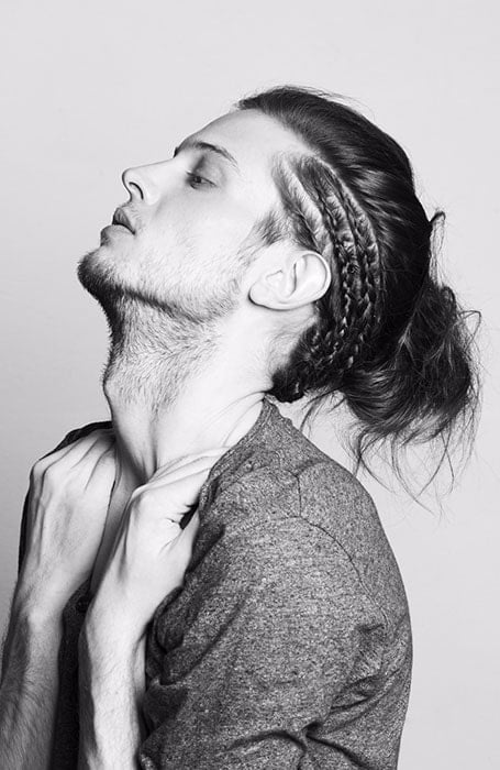 Man Bun con trecce acconciature da uomo