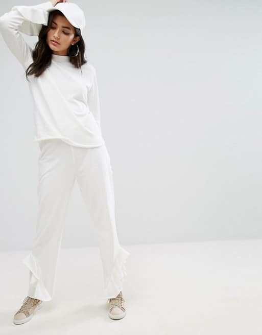 Stylish & Chic All White Outfit Ideas You’ll Love - The Trend Spotter