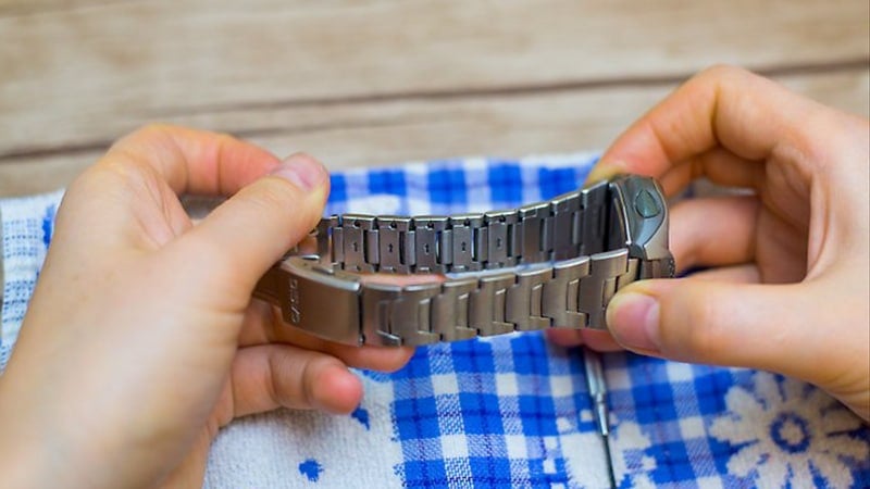 How to Remove Watch Links for a Better Fit TheTrendSpotter