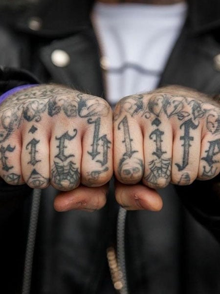 Tatuaje de nudillos