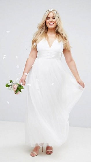 45 Best Casual Wedding Dresses for Carefree Brides - The Trend Spotter