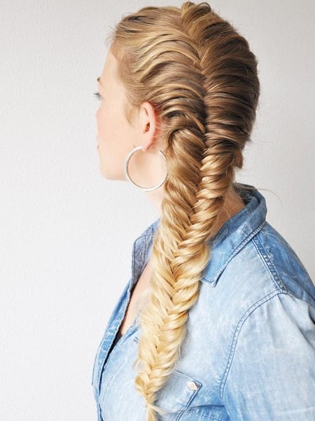 How to: Everyday Fishtail Braid - YouTube