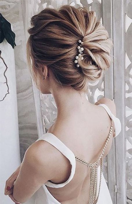 20 Stunning Updos For Short Hair The Trend Spotter