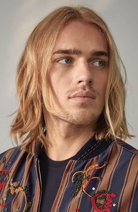 15 Best Hairstyles for Men With Big Foreheads - The Trend Spotter 15 Best Hairstyles for Men With Big Foreheads - The Trend Spotter