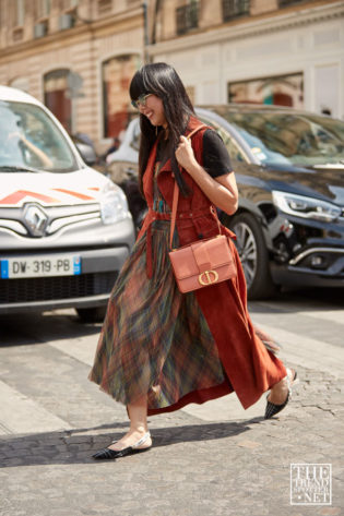 Haute Couture Fashion Week Autumn Winter 2019 Street Style 54