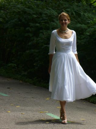 Miss Judith's Swiss Dot Garden Wedding Dress ~ In Cotton Swiss Dot With Pockets ~ Full Circle Skirt