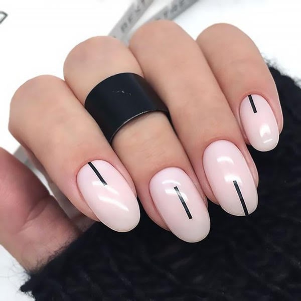 Minimalist Design Nails