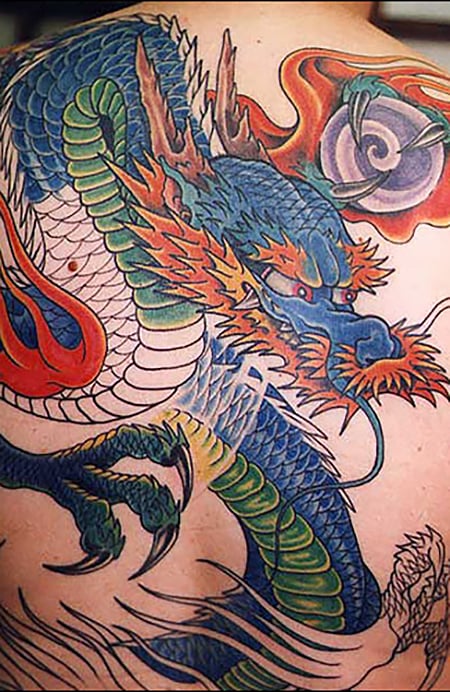 színes sárkány tetoválás