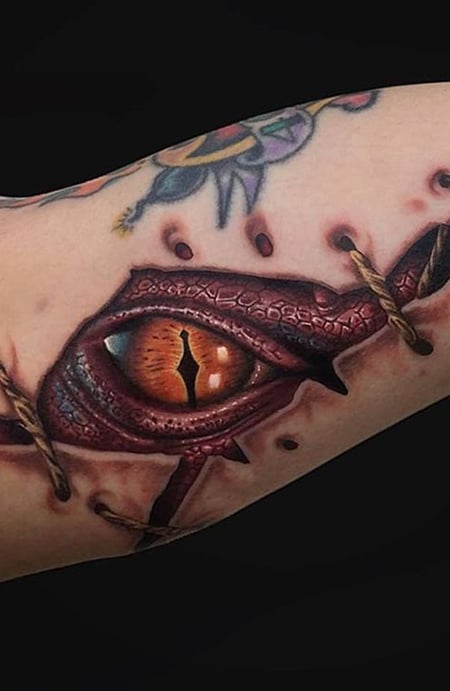 Sárkány szem tetoválás
