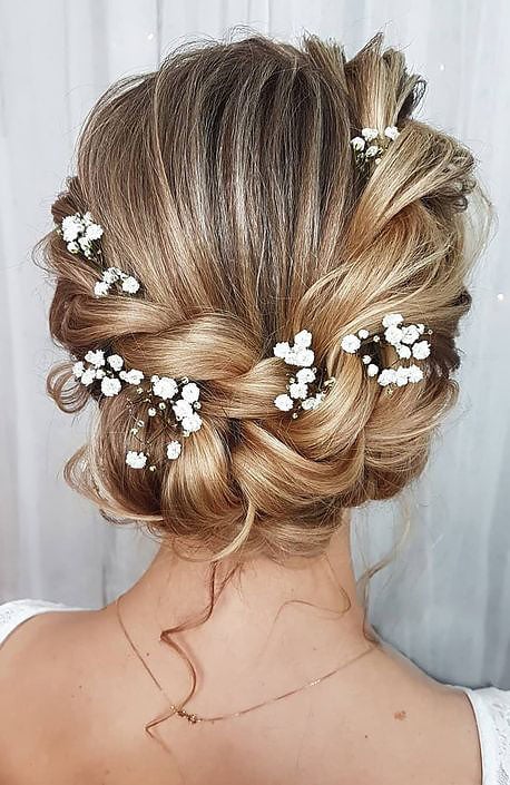 5 Tips for Wearing Fresh Flowers in Your Wedding Hairstyle | Make Me Bridal