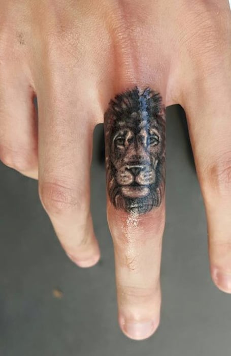 Finger Tattoo