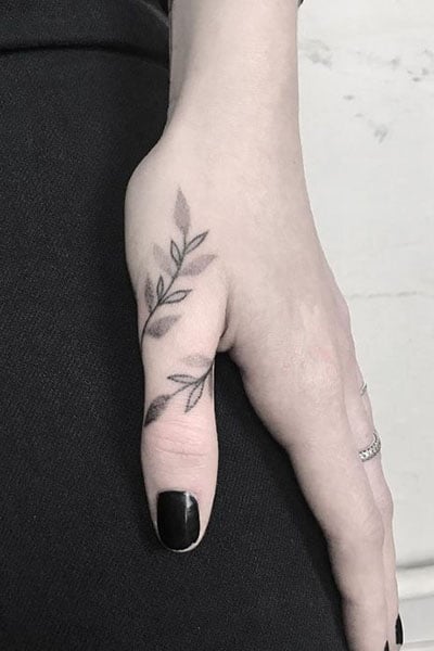 25 Awesome Hand Tattoo Designs For 21 The Trend Spotter