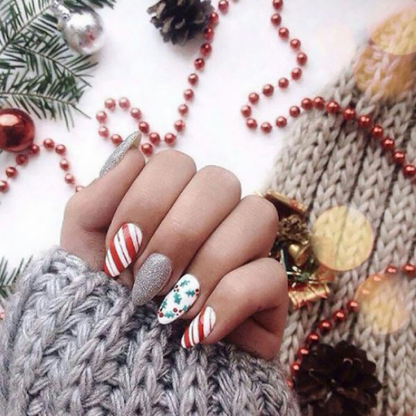 Christmas Wrapping Paper Nails
