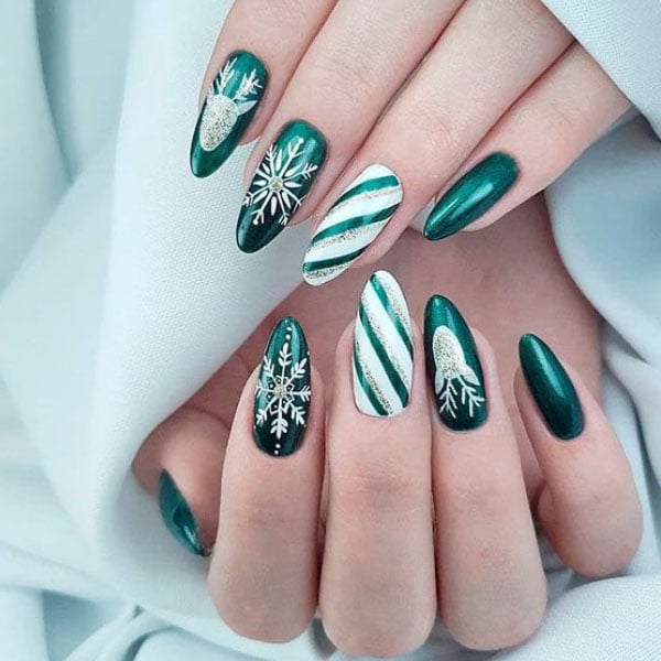The Best Cute Christmas Nail Art 21 Designs Youll Love  nailhow