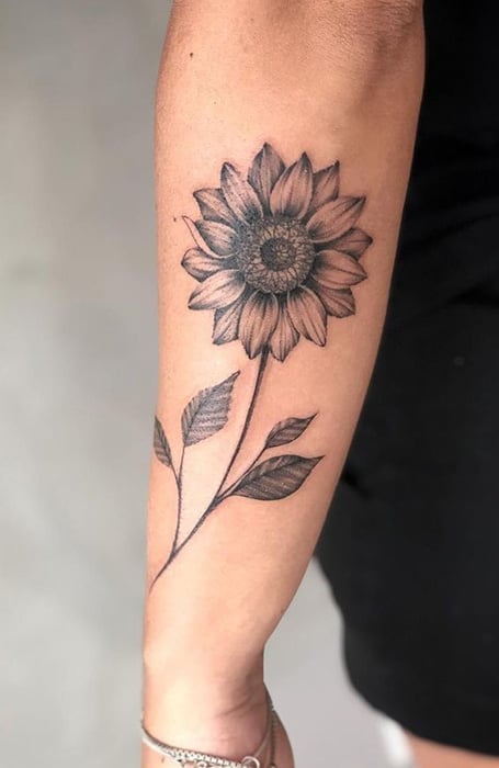 Tatuagem aquarelada os desenhos mais lindos que você vai ver hoje   Watercolor sunflower tattoo Sunflower tattoo Sunflower tattoo design