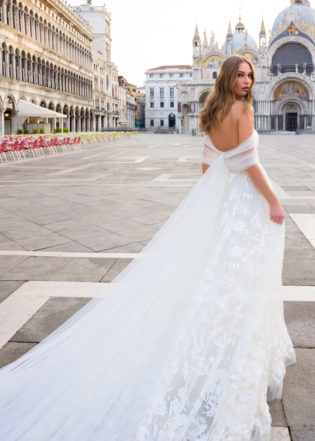 Strapless Lace & Tulle Wedding Dress