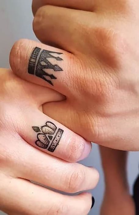 König-Königin-Fingertattoo