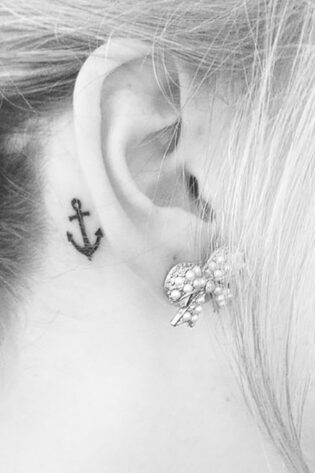 20 Cute Behind the Ear Tattoos for Women in 2024 - The Trend Spotter