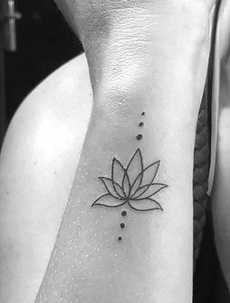 30 Attractive Black Lotus Flower Tattoo Designs with Meaning