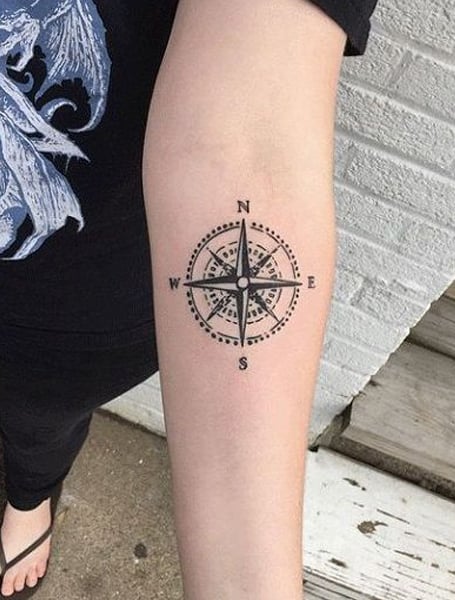 Aggregate 221+ feminine compass tattoo latest