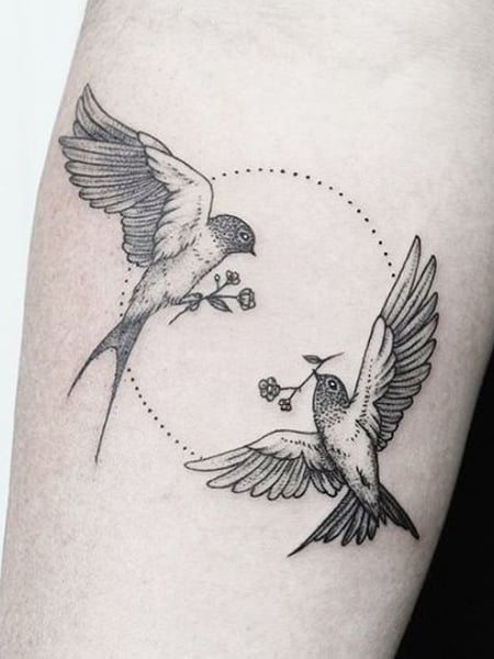 Vogel- und Blumen-Tattoo