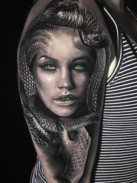 10 Extraordinary realistic Medusa tattoos