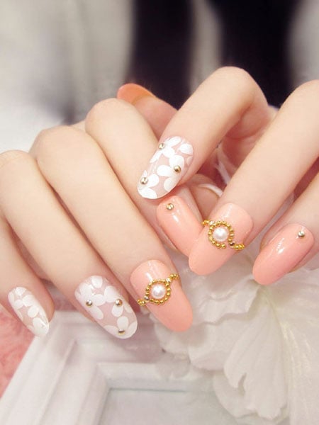 Cute Floral Nail Art With Gold Detail