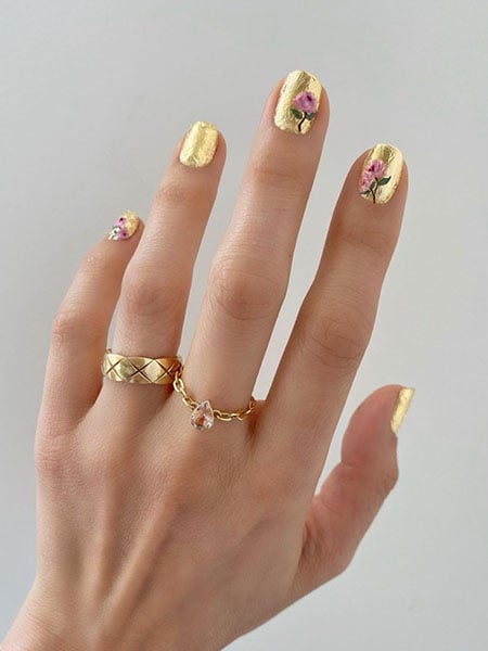 Gold Nails With Flower Detail